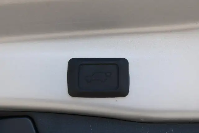 2025 Toyota RAV4 XLE AWD - Photo 8