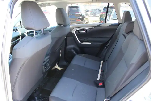 2025 Toyota RAV4 XLE AWD - Photo 9