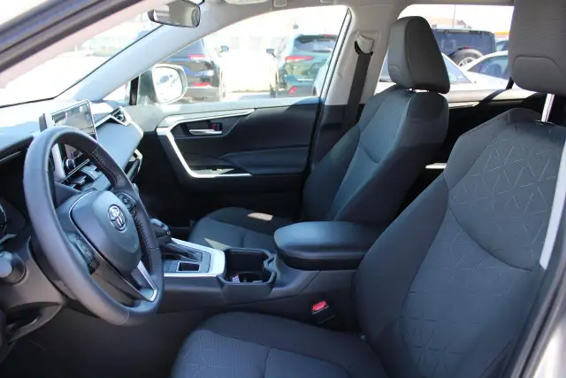 2025 Toyota RAV4 XLE AWD - Photo 11