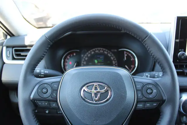 2025 Toyota RAV4 XLE AWD - Photo 13