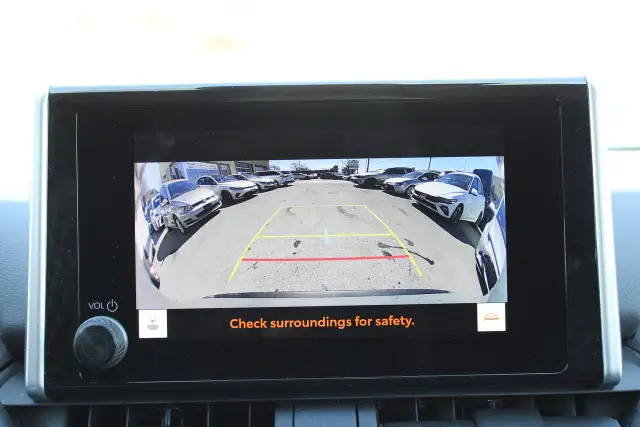 2025 Toyota RAV4 XLE AWD - Photo 17