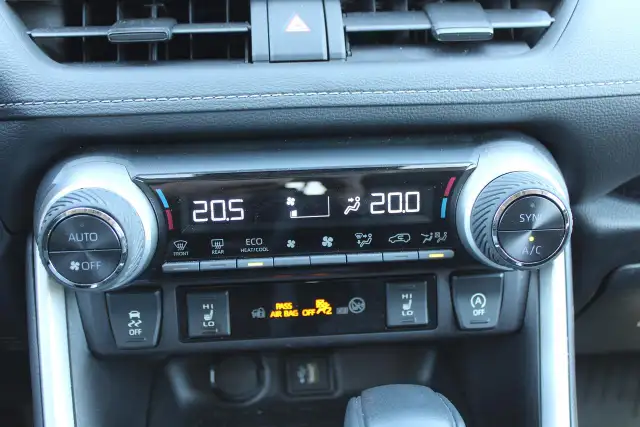 2025 Toyota RAV4 XLE AWD - Photo 18