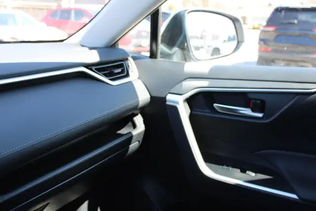 2025 Toyota RAV4 XLE AWD - Photo 20