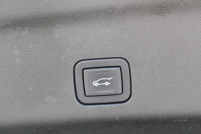 2024 Chevrolet Suburban RST - Photo 8