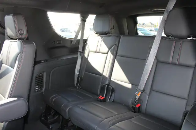 2024 Chevrolet Suburban RST - Photo 9