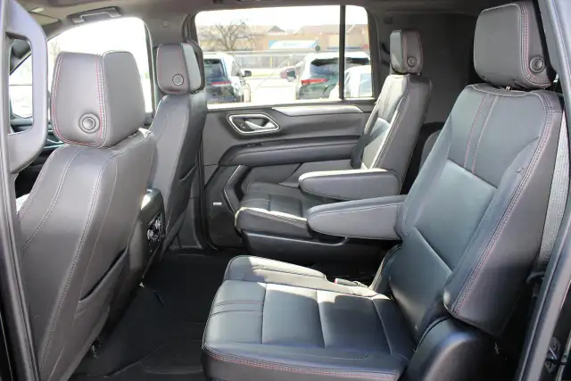 2024 Chevrolet Suburban RST - Photo 10