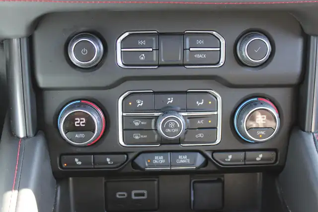 2024 Chevrolet Suburban RST - Photo 20