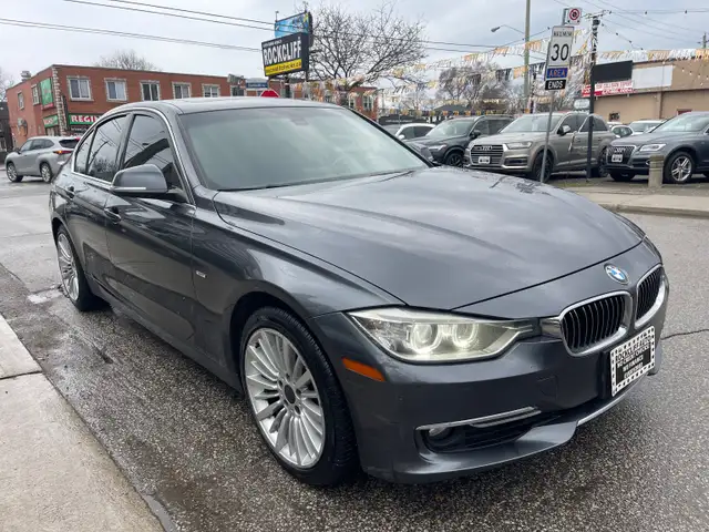 2012 BMW 328 i - Photo 3