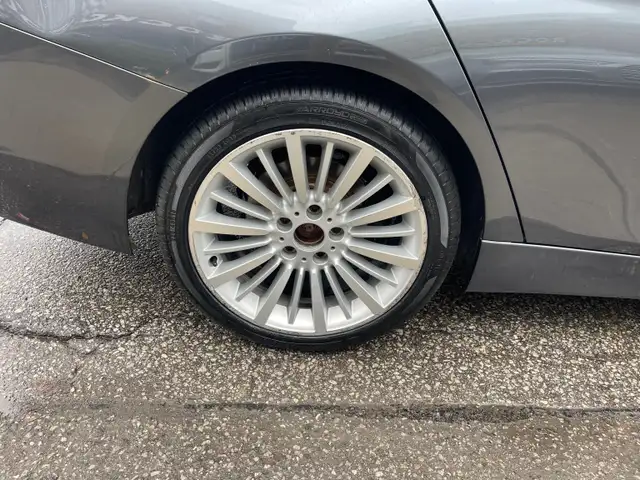 2012 BMW 328 i - Photo 4