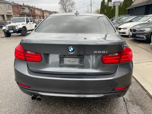 2012 BMW 328 i - Photo 6