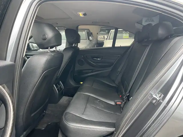 2012 BMW 328 i - Photo 8