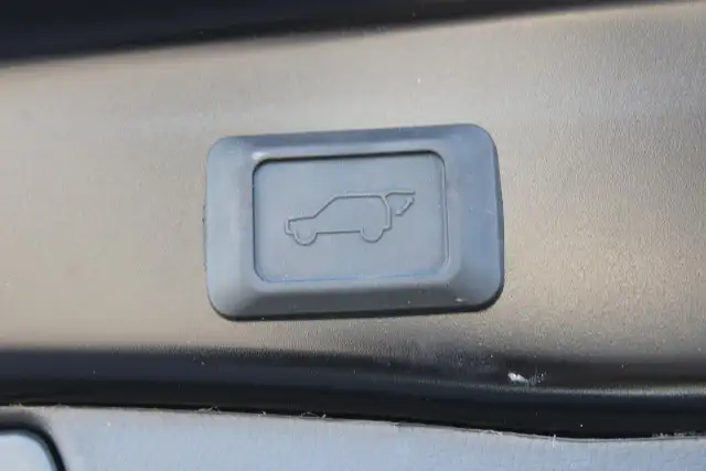 2025 Toyota RAV4 XLE AWD - Photo 8