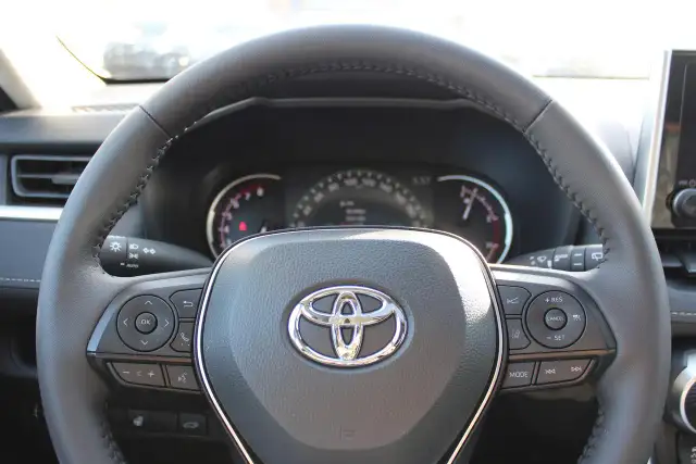 2025 Toyota RAV4 XLE AWD - Photo 12