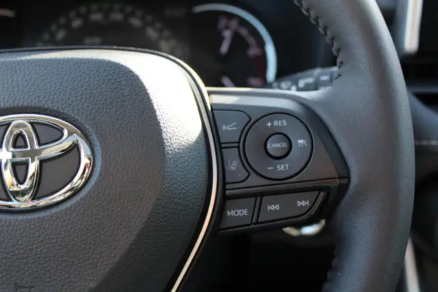 2025 Toyota RAV4 XLE AWD - Photo 13