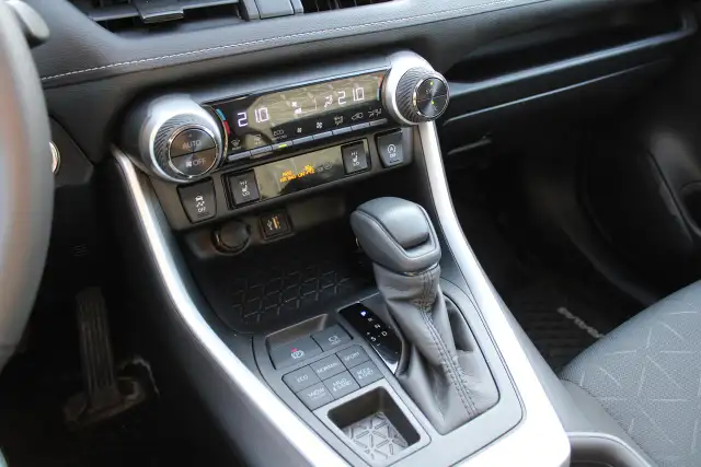 2025 Toyota RAV4 XLE AWD - Photo 18