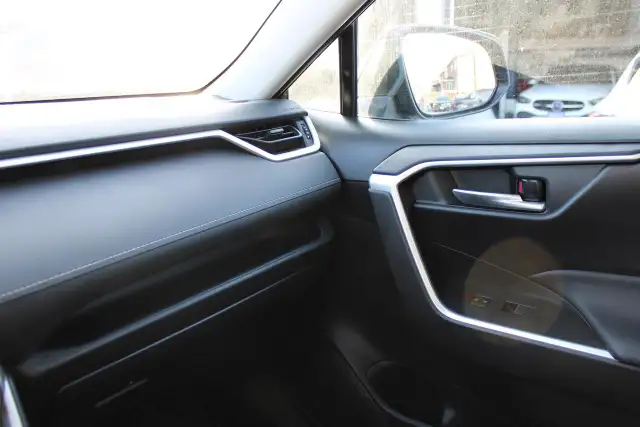 2025 Toyota RAV4 XLE AWD - Photo 19