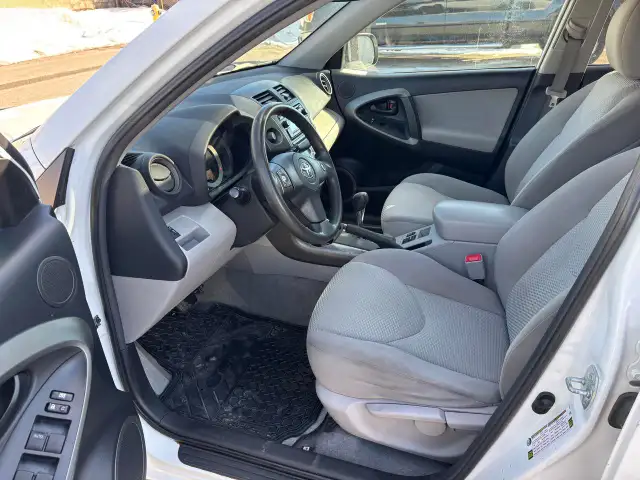 2012 Toyota RAV4 BASE - Photo 8