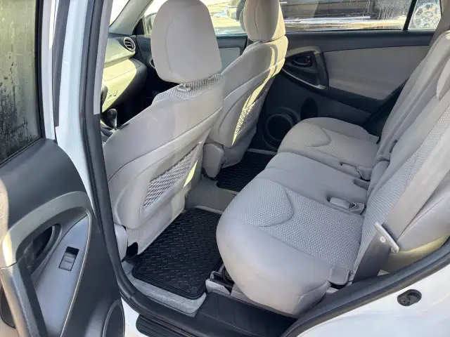 2012 Toyota RAV4 BASE - Photo 9