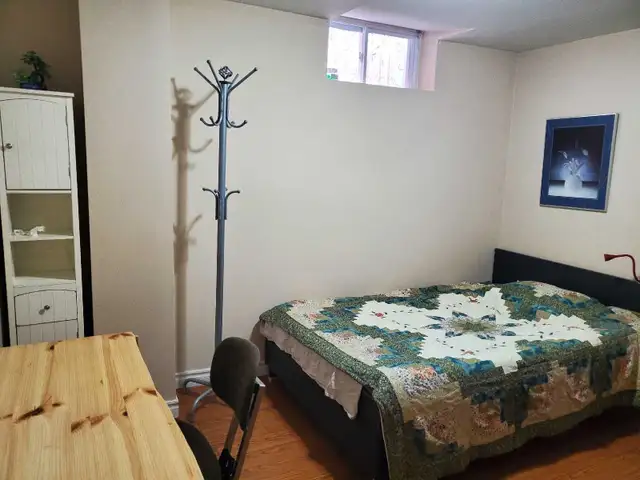 Furnished Bsmt bachelo/Separate entrance/Utilities included - Photo 2