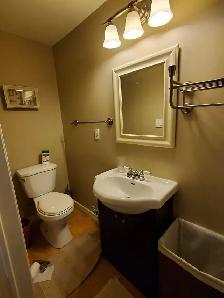 Furnished Bsmt bachelo/Separate entrance/Utilities included - Photo 5