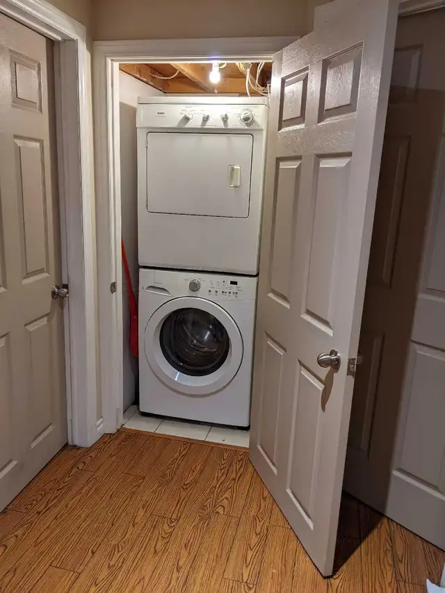 Furnished Bsmt bachelo/Separate entrance/Utilities included - Photo 8