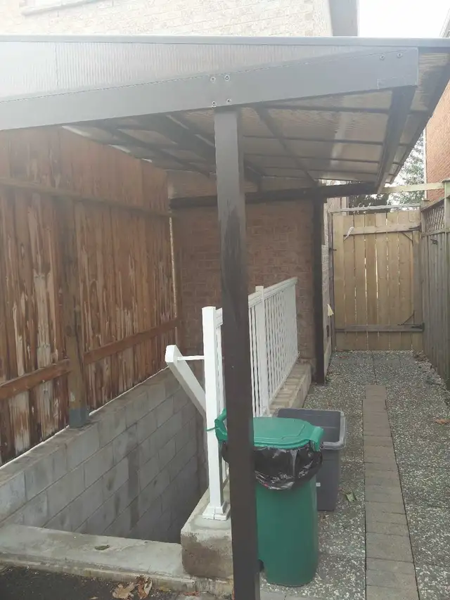 Furnished Bsmt bachelo/Separate entrance/Utilities included - Photo 10