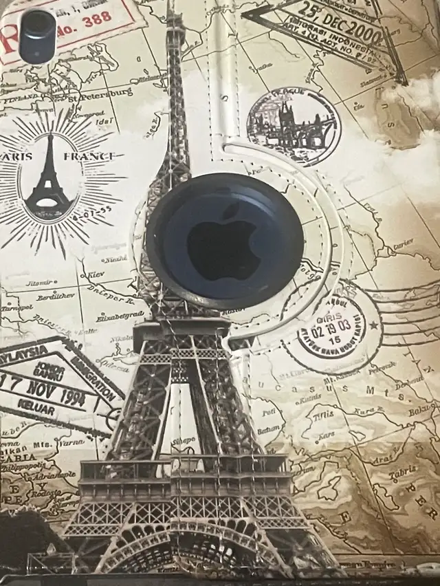 Apple iPad 2nd Generation with Case - Photo 3