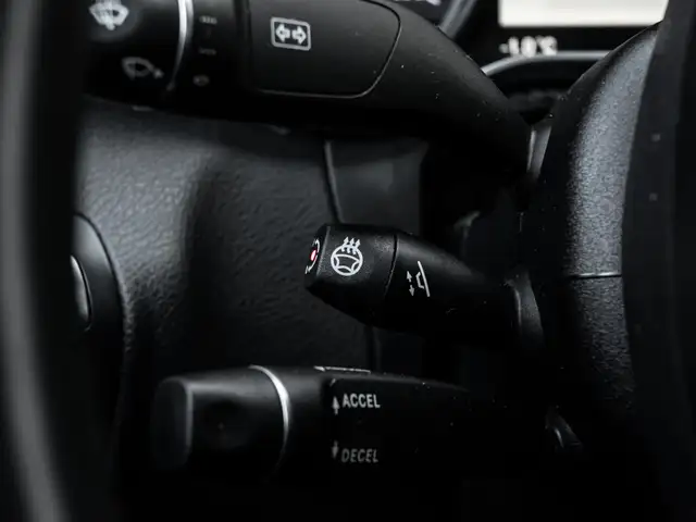 2018 Mercedes-Benz C-Class 300|AMG|NIGHT|NAV|PANOROOF|360CAM|CLE - Photo 17