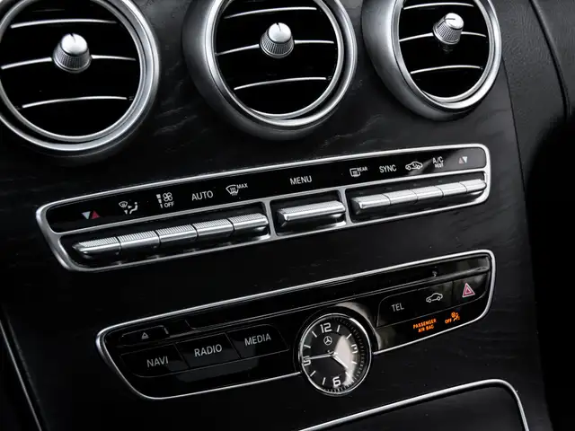 2018 Mercedes-Benz C-Class 300|AMG|NIGHT|NAV|PANOROOF|360CAM|CLE - Photo 24