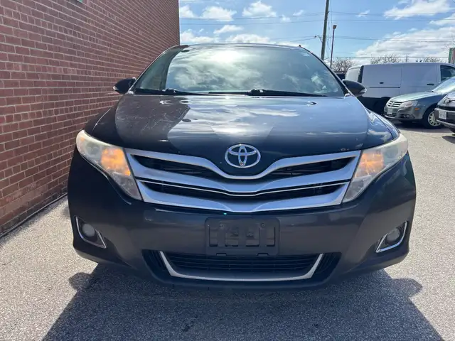 2015 Toyota Venza XLE V6 AWD Pano Roof Leather - Photo 2