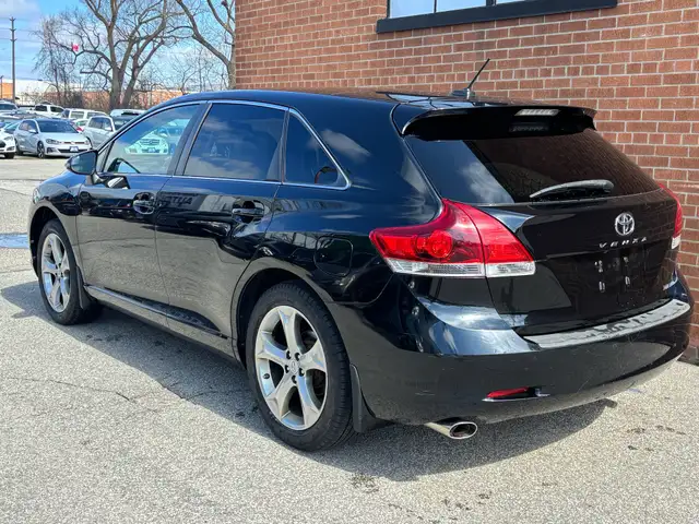 2015 Toyota Venza XLE V6 AWD Pano Roof Leather - Photo 4