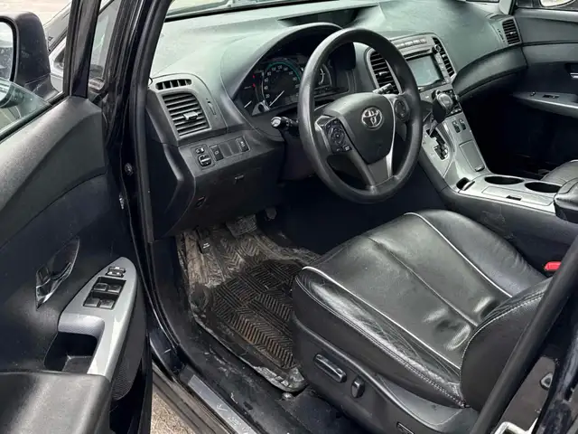 2015 Toyota Venza XLE V6 AWD Pano Roof Leather - Photo 9