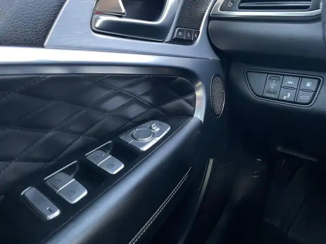 2019 Genesis G70 2.0T Prestige AWD HEATED & VENTILATED SEATS - Photo 9