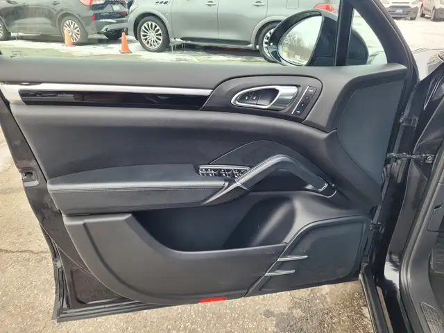 2016 Porsche Cayenne Base | No Accidents Reported - Photo 19