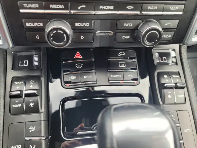 2016 Porsche Cayenne Base | No Accidents Reported - Photo 23