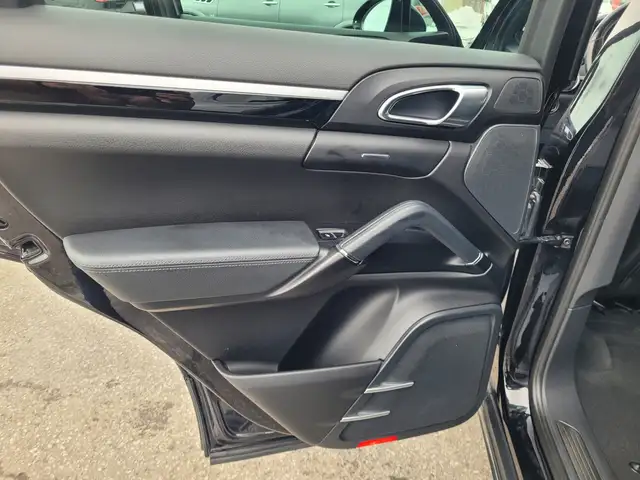2016 Porsche Cayenne Base | No Accidents Reported - Photo 30