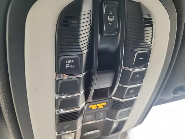 2016 Porsche Cayenne Base | No Accidents Reported - Photo 34