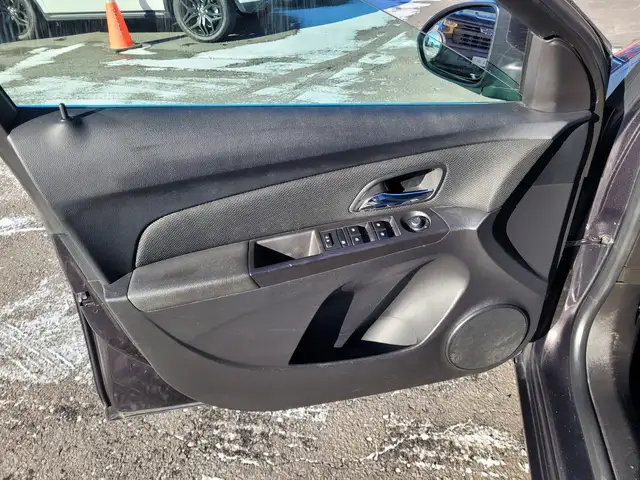 2015 Chevrolet Cruze 1LT | No Accidents Reported - Photo 18