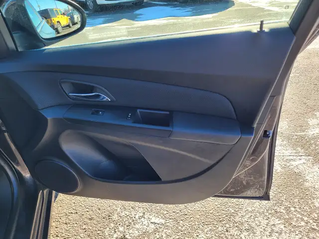 2015 Chevrolet Cruze 1LT | No Accidents Reported - Photo 29