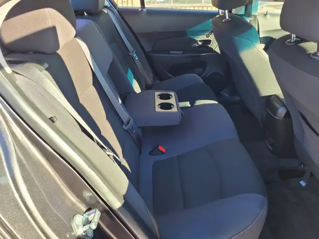 2015 Chevrolet Cruze 1LT | No Accidents Reported - Photo 31