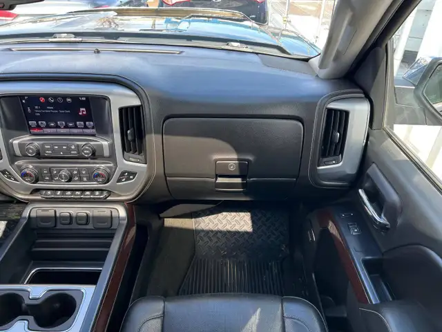 2016 GMC Sierra 1500 Crew Cab SLT 5.3L V8 - No Reported Accident - Photo 17