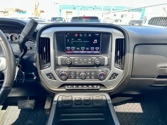 2016 GMC Sierra 1500 Crew Cab SLT 5.3L V8 - No Reported Accident - Photo 18