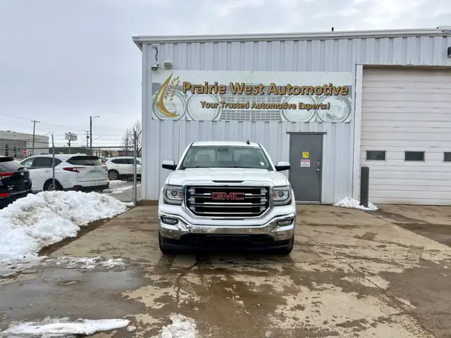 2017 GMC Sierra 1500 SLT Crew Cab 6.2L V8 - Photo 2