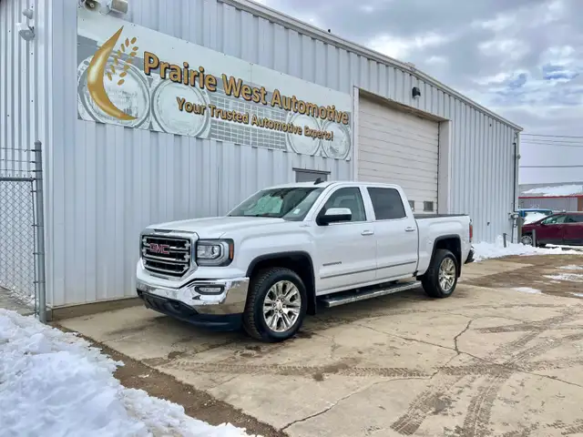 2017 GMC Sierra 1500 SLT Crew Cab 6.2L V8 - Photo 9