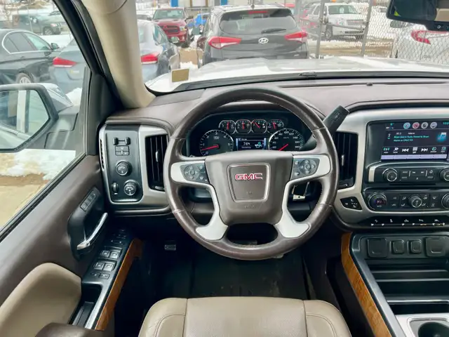 2017 GMC Sierra 1500 SLT Crew Cab 6.2L V8 - Photo 10