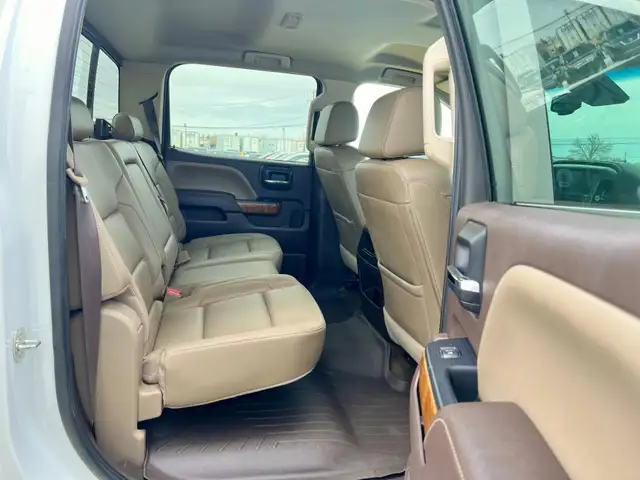 2017 GMC Sierra 1500 SLT Crew Cab 6.2L V8 - Photo 13