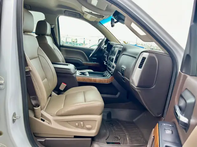 2017 GMC Sierra 1500 SLT Crew Cab 6.2L V8 - Photo 14