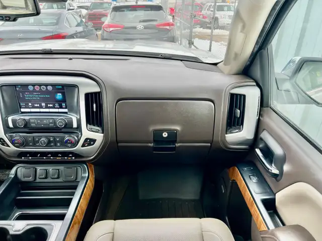 2017 GMC Sierra 1500 SLT Crew Cab 6.2L V8 - Photo 19