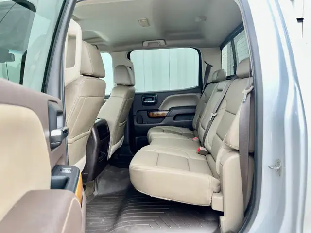 2017 GMC Sierra 1500 SLT Crew Cab 6.2L V8 - Photo 20