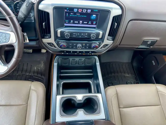 2017 GMC Sierra 1500 SLT Crew Cab 6.2L V8 - Photo 25